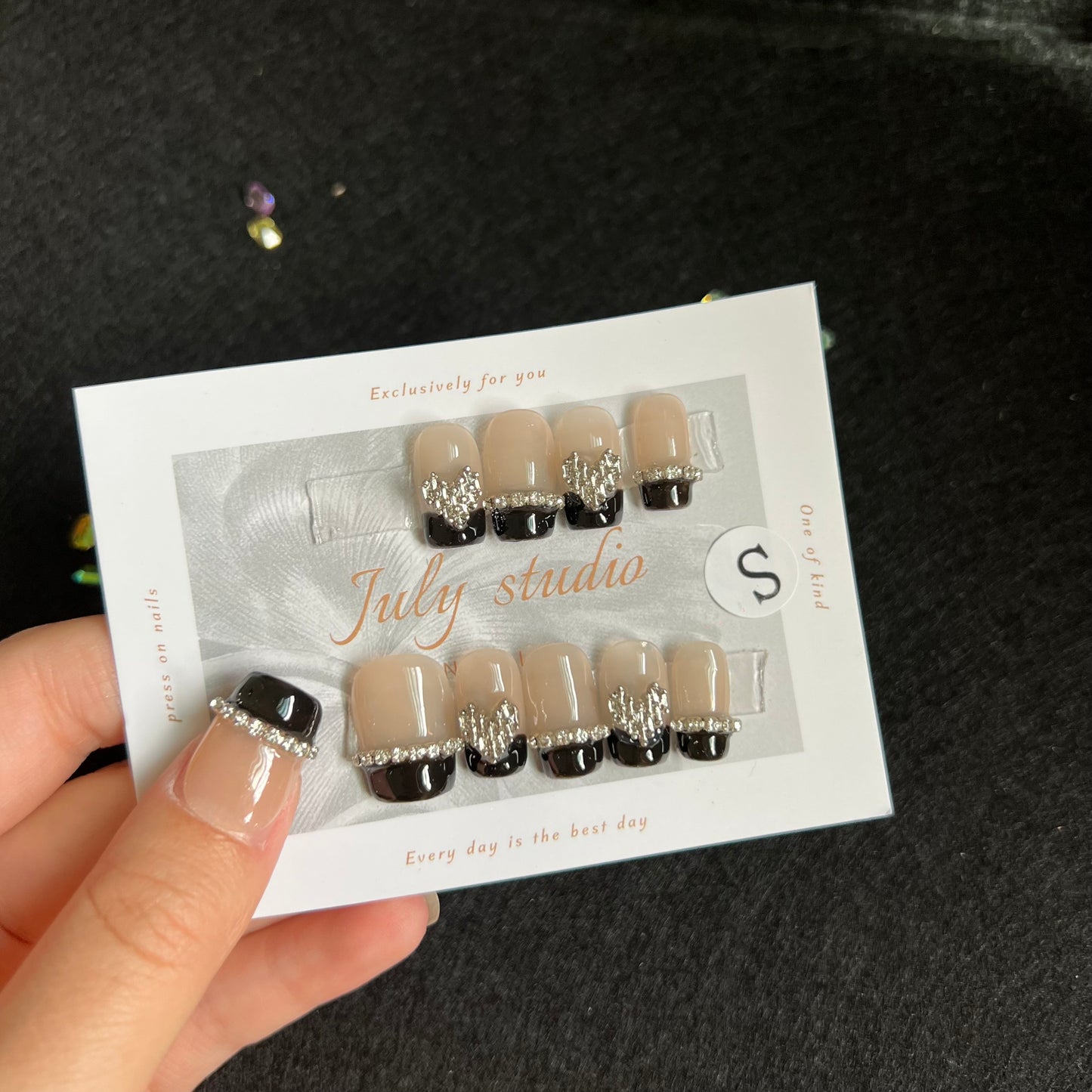 爱心钻黑法式短款070