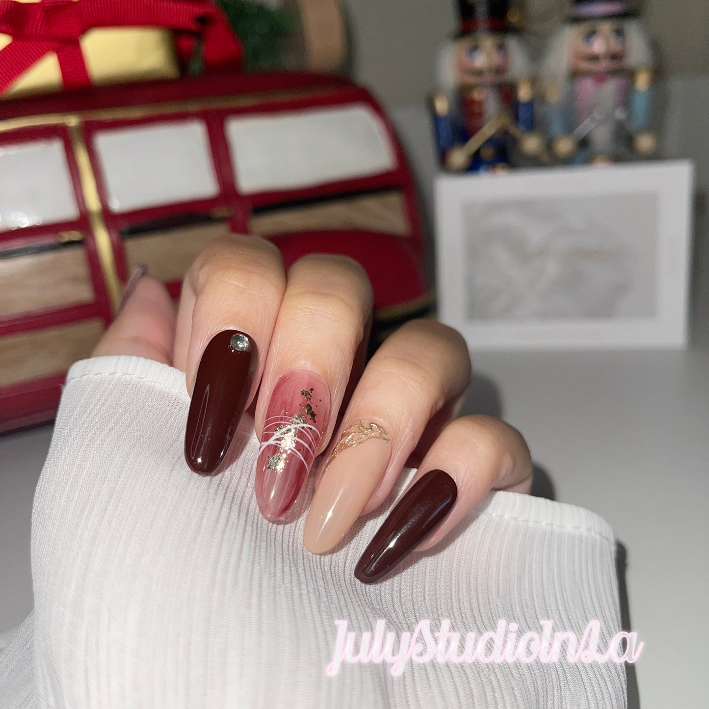 圣诞🎄酒红跳色烫金杏仁款M018